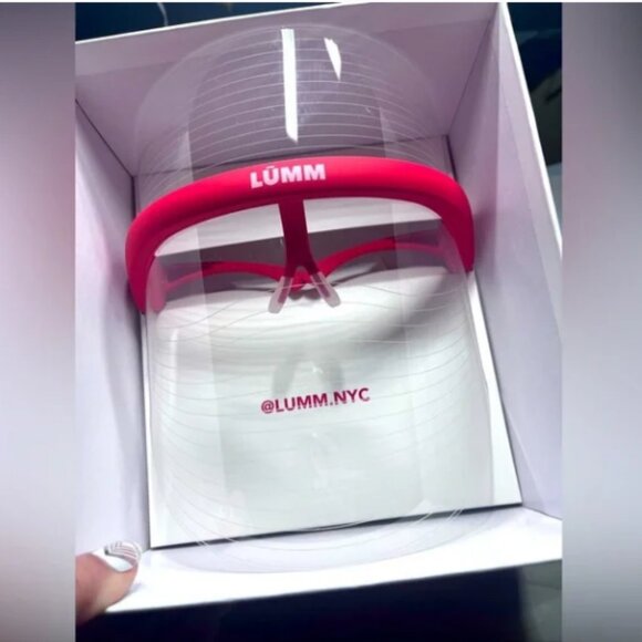 Lūmm LED Face Mask Glow Panel 2.0 - Picture 3 of 5